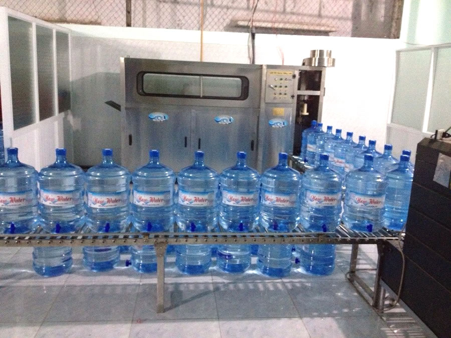 Gia c&ocirc;ng nước suối kho&aacute;ng đ&oacute;ng chai Vinh Nghệ An	