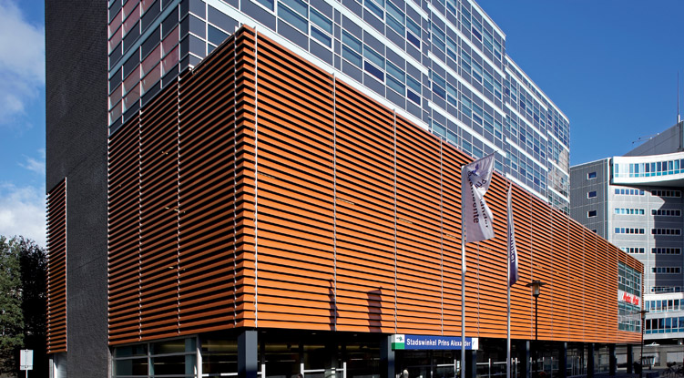 Thi c&ocirc;ng lam nh&ocirc;m che nắng Vinh Nghệ An