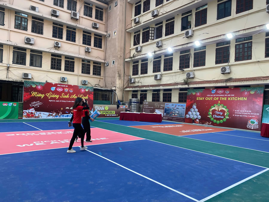 Thi c&ocirc;ng thảm nhựa đường n&oacute;ng Asphalt s&acirc;n Pickleball Tennis	