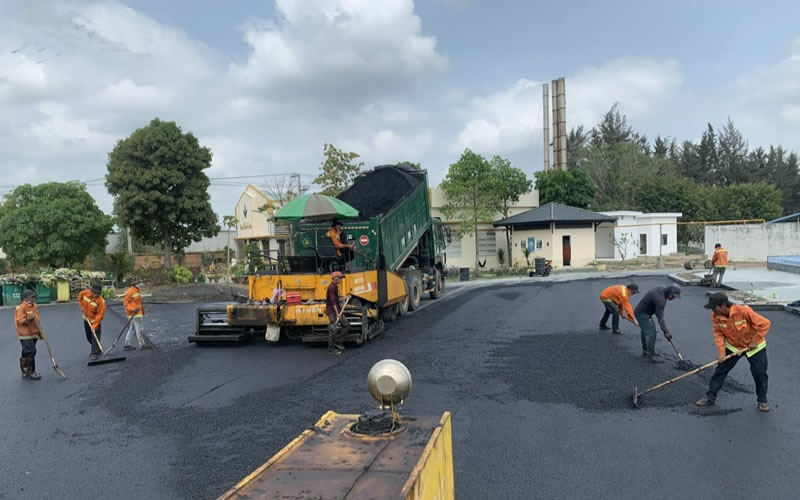 Thi c&ocirc;ng thảm nhựa đường n&oacute;ng Asphalt s&acirc;n Pickleball Tennis	