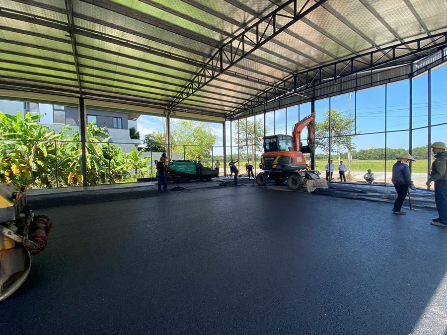 Thi c&ocirc;ng thảm nhựa đường n&oacute;ng Asphalt s&acirc;n Pickleball Tennis	