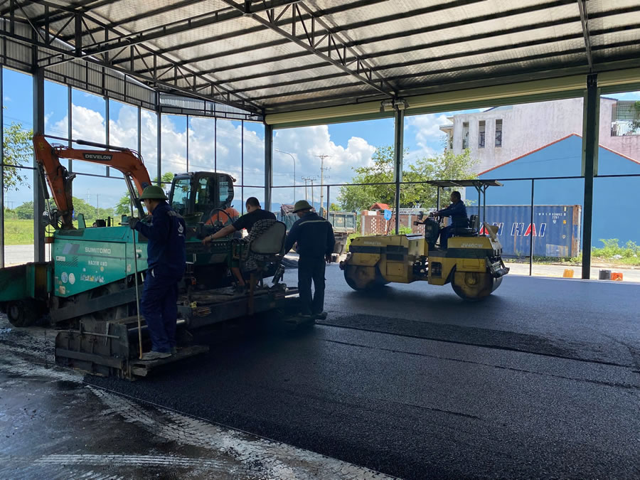 Thi c&ocirc;ng thảm nhựa đường n&oacute;ng Asphalt s&acirc;n Pickleball Tennis	