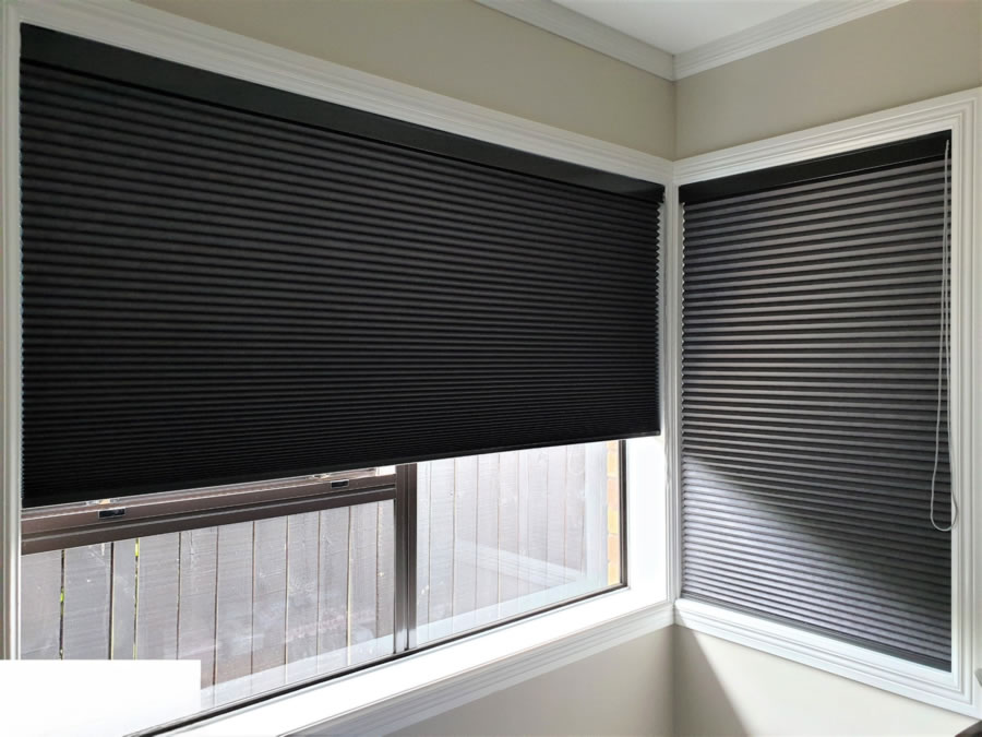 V&aacute;ch ngăn lạnh điều ho&agrave; tổ ong